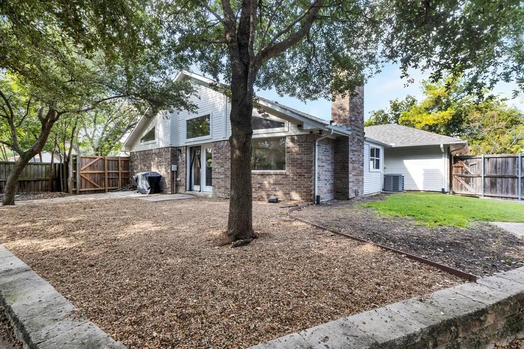 1748 Blossom Trail
