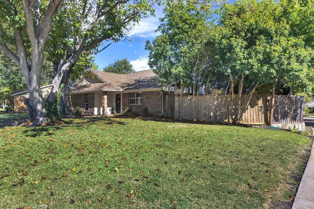 1748 Blossom Trail