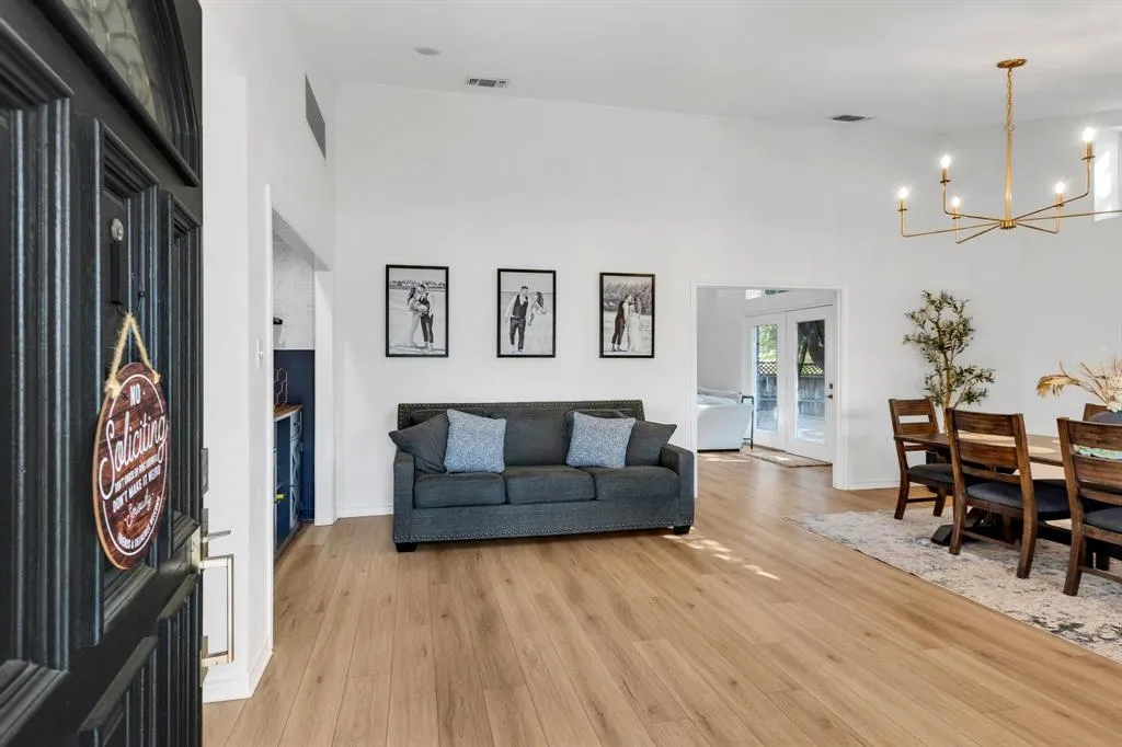 1748 Blossom Trail