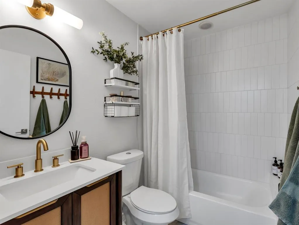 1748 Blossom Trail