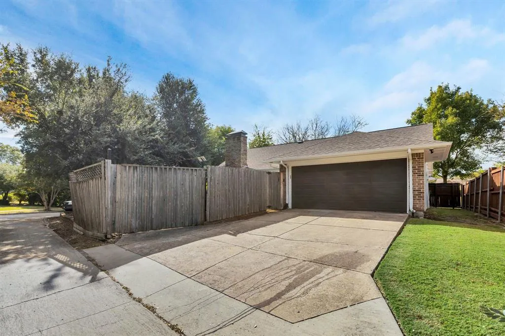 1748 Blossom Trail