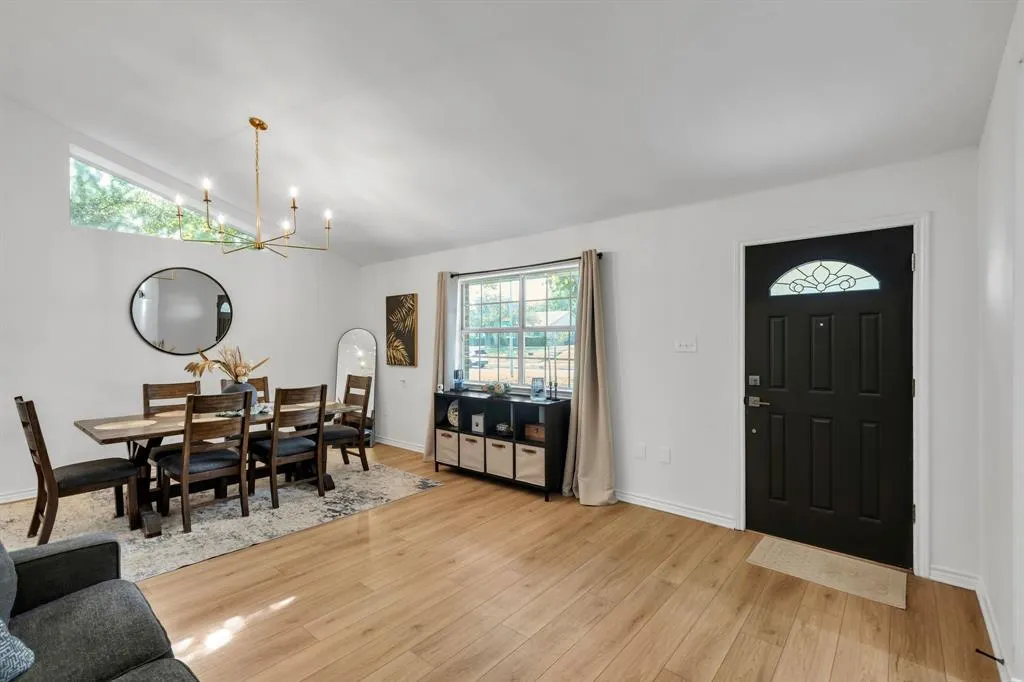 1748 Blossom Trail