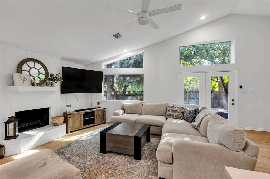 1748 Blossom Trail