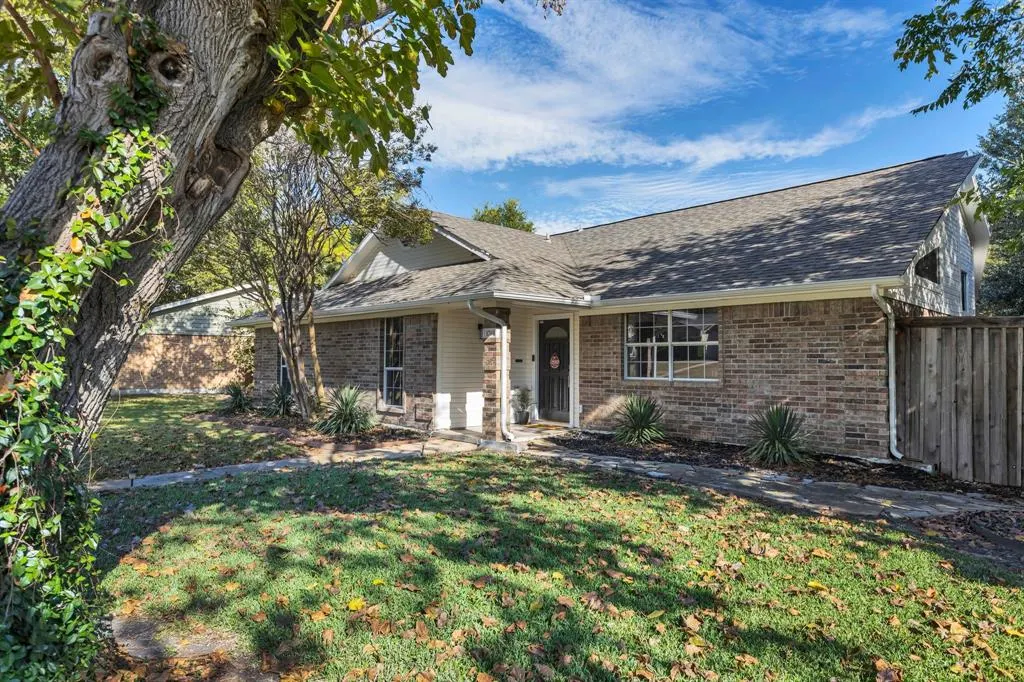 1748 Blossom Trail