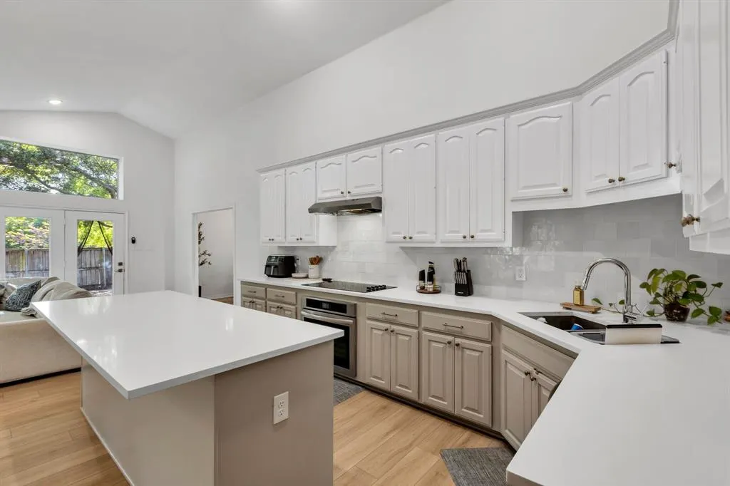 1748 Blossom Trail