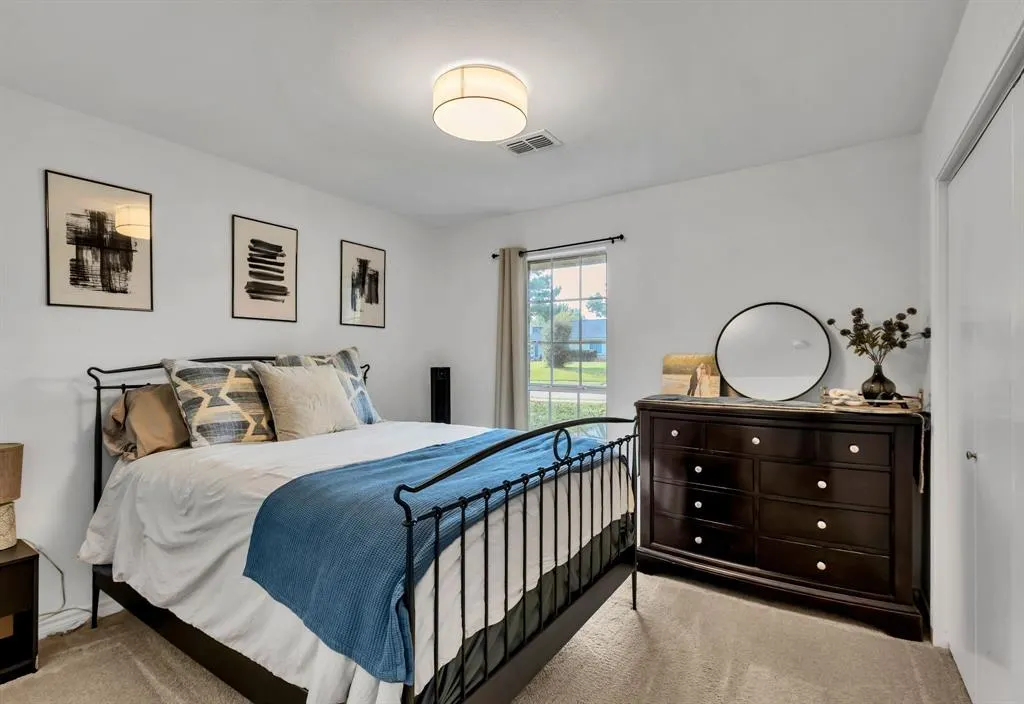 1748 Blossom Trail