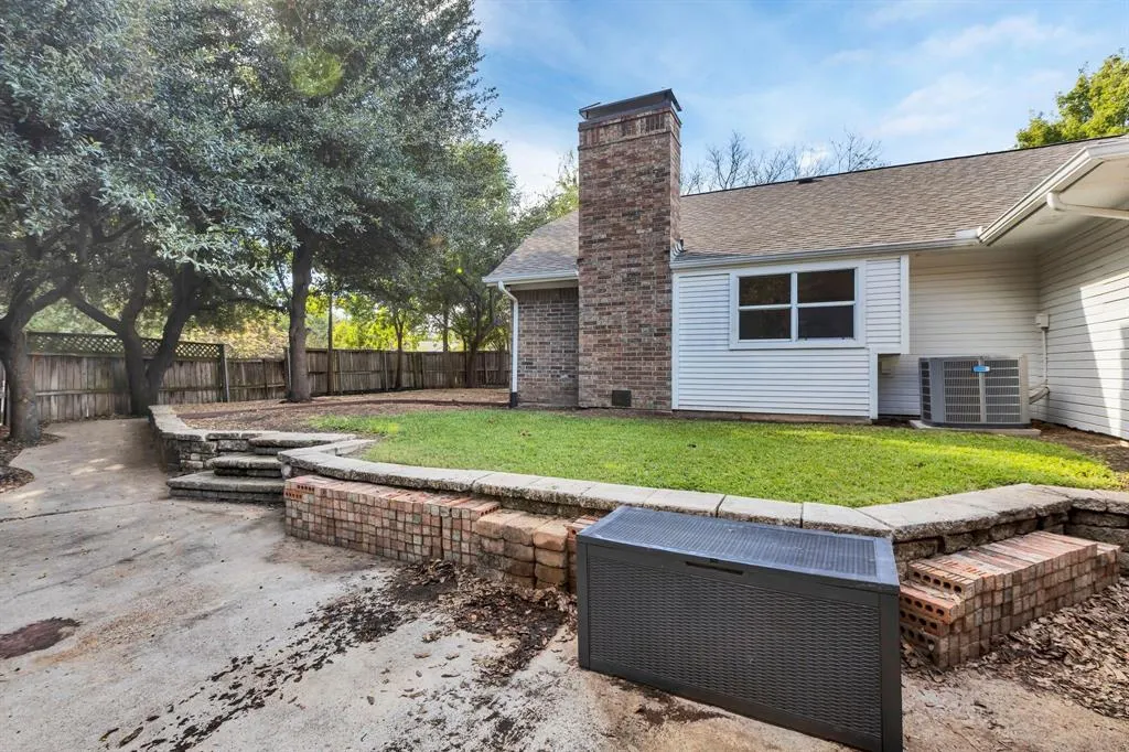1748 Blossom Trail