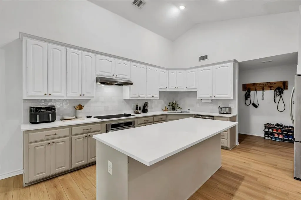 1748 Blossom Trail