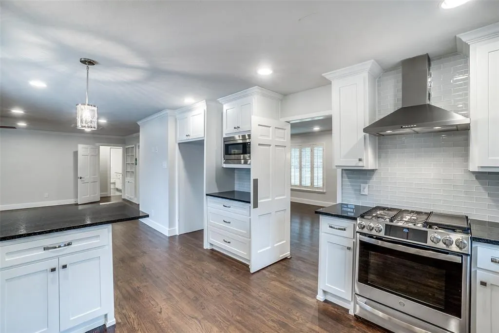 6447 Pemberton Drive