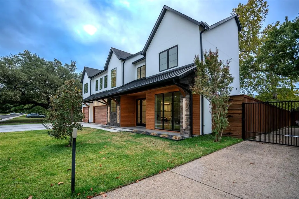 3542 Regent Drive