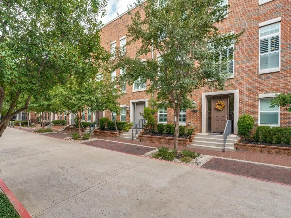 7700 Eastern Avenue, #206