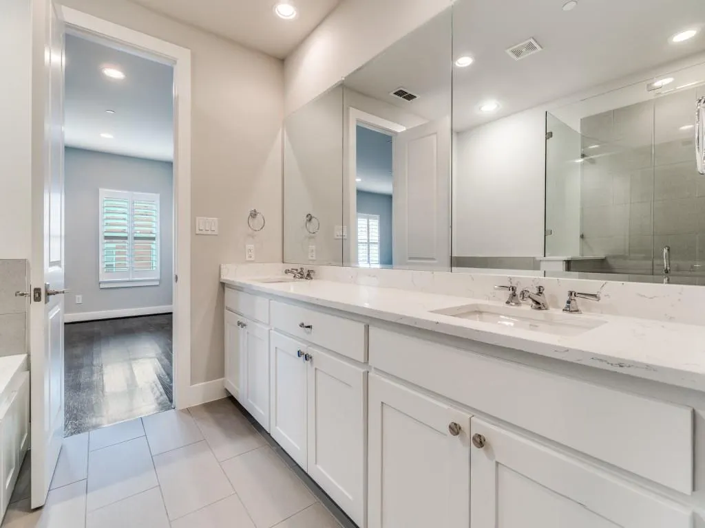 7700 Eastern Avenue, #206