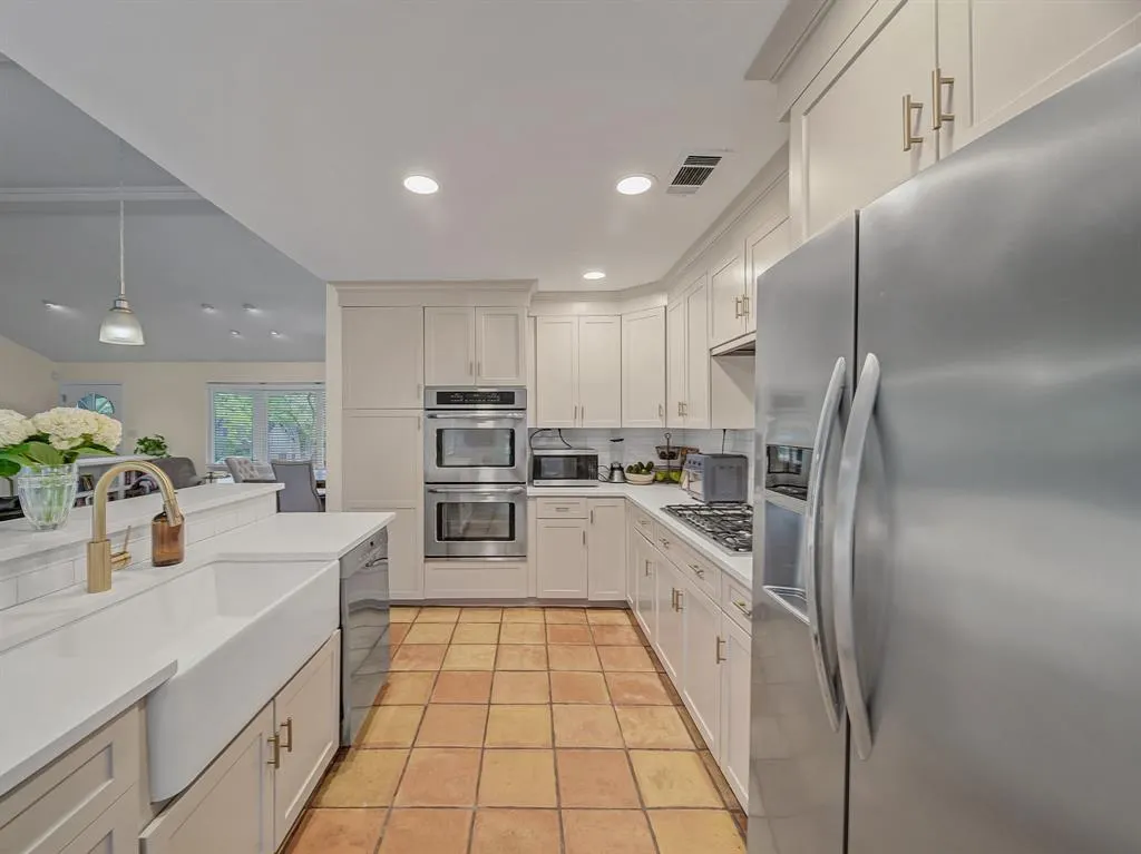 6537 Linden Lane