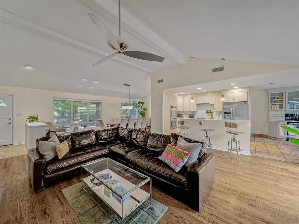 6537 Linden Lane
