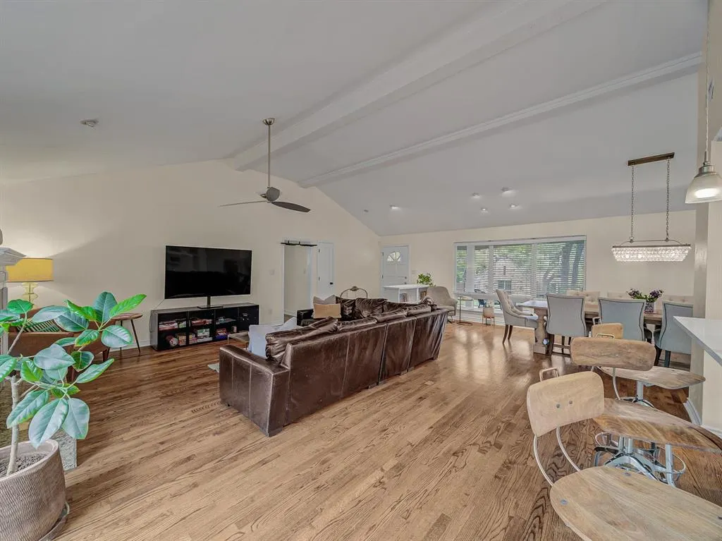 6537 Linden Lane