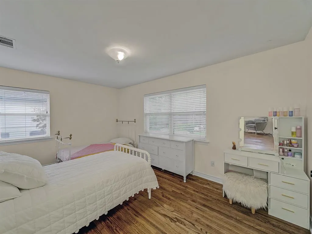6537 Linden Lane