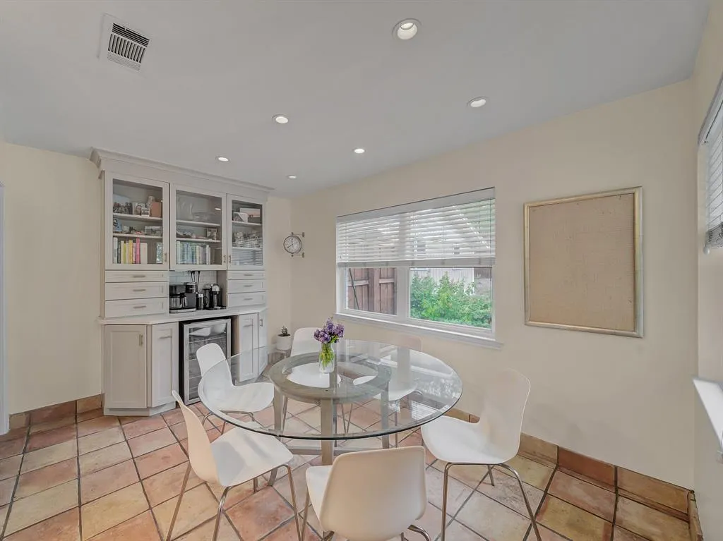 6537 Linden Lane