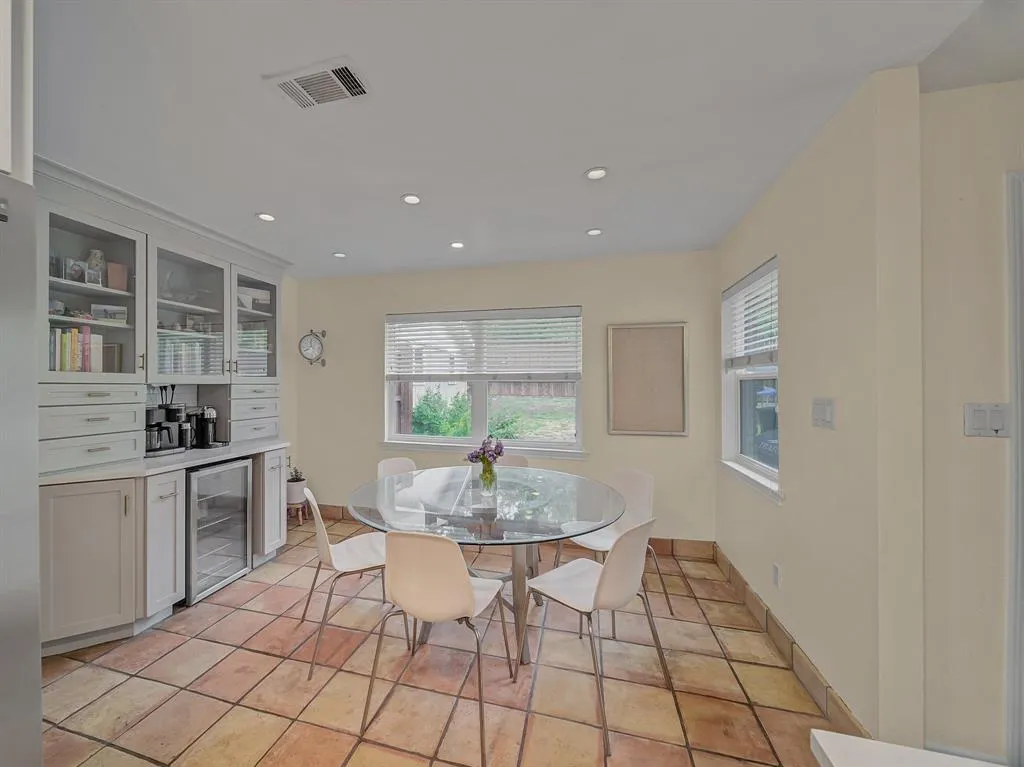6537 Linden Lane