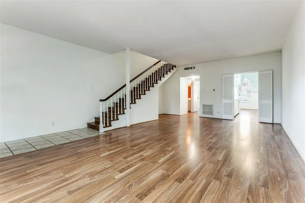 7526 W Northwest Highway, #2