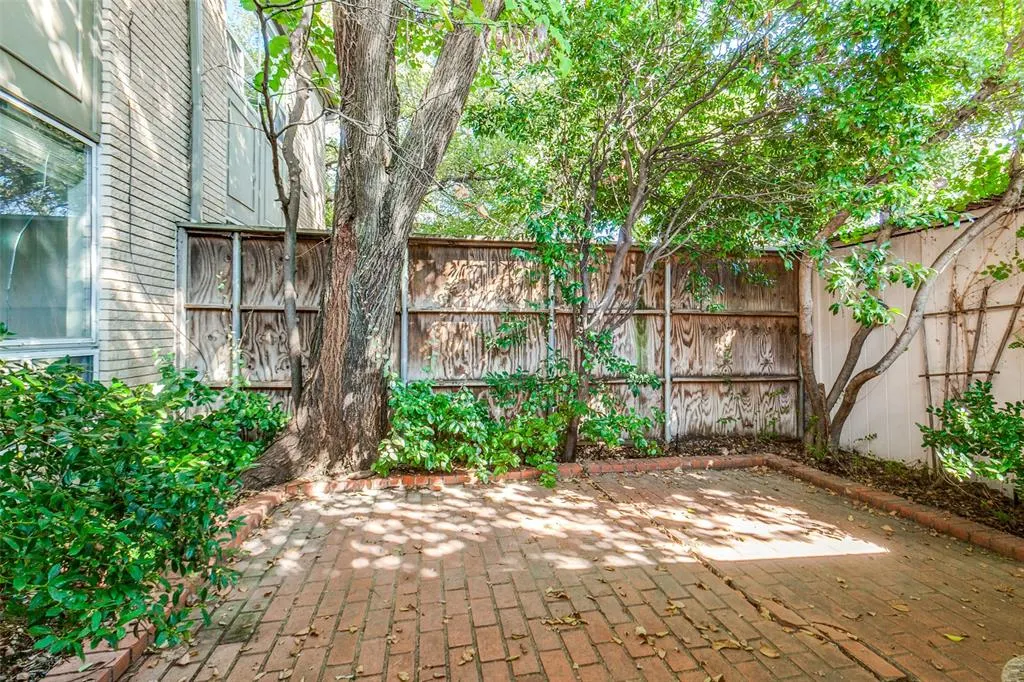 7526 W Northwest Highway, #2