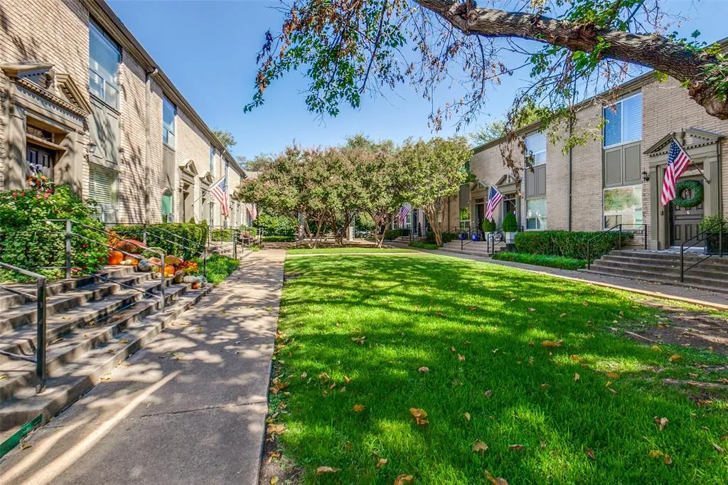 7526 W Northwest Highway, #2