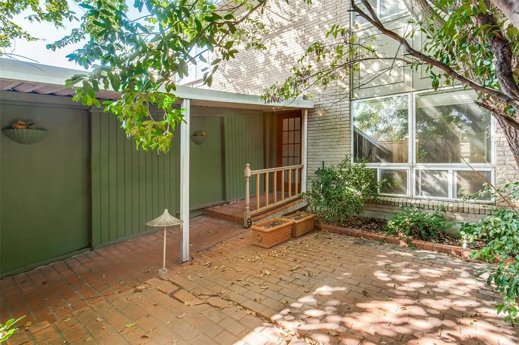 7526 W Northwest Highway, #2