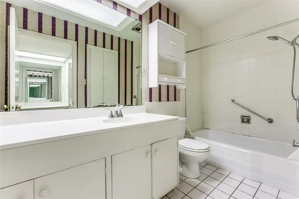 7526 W Northwest Highway, #2