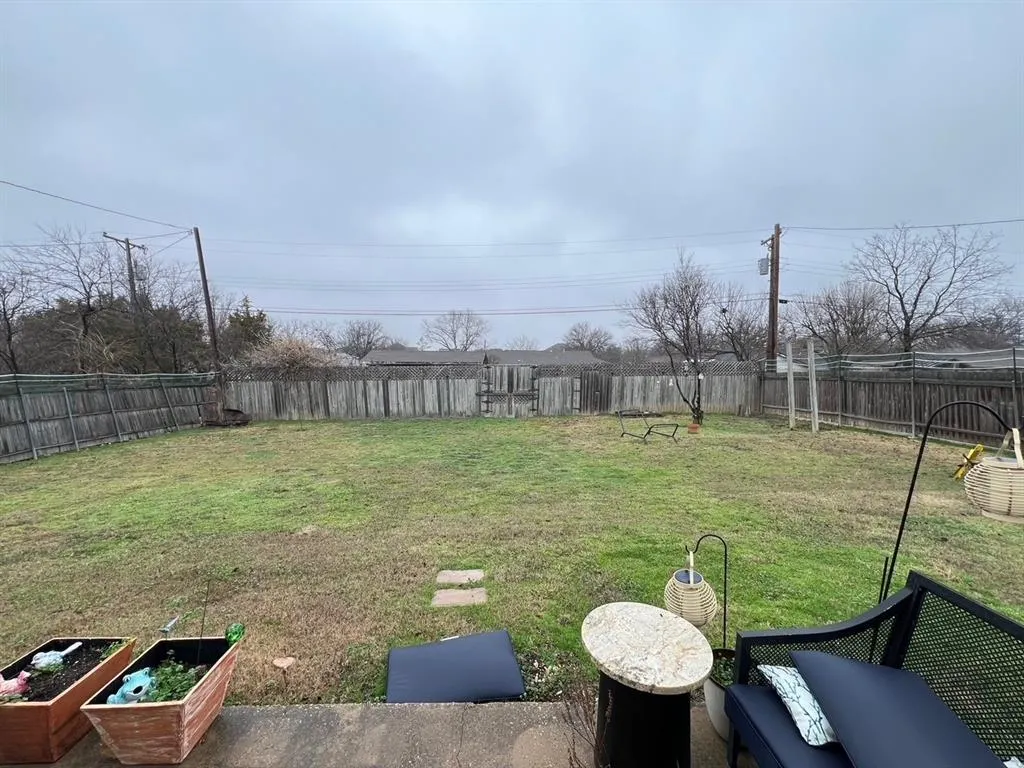 303 E 6th Street