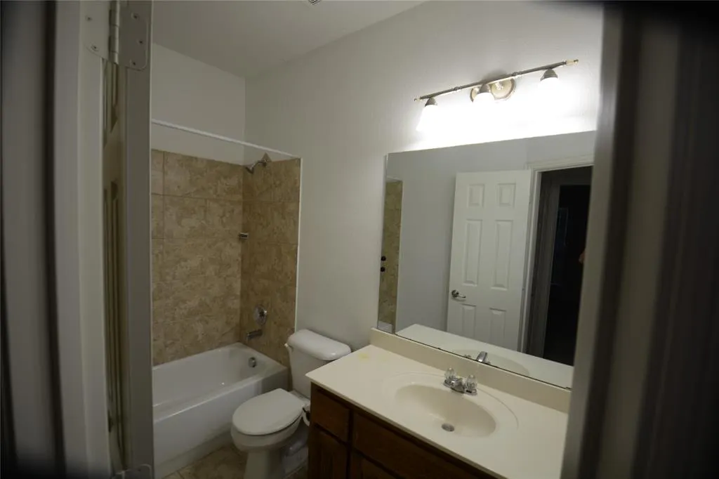 3004 Glenwood Court