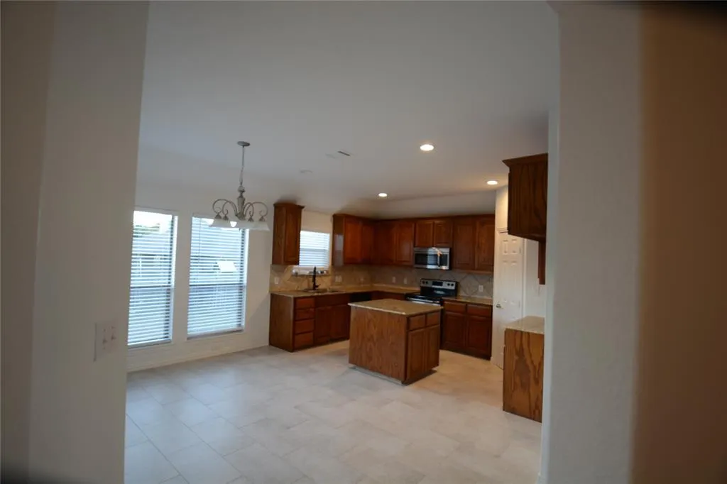 3004 Glenwood Court