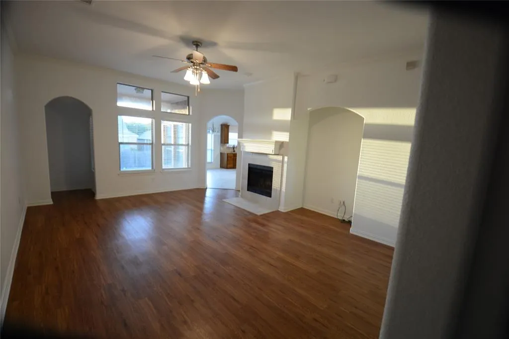 3004 Glenwood Court