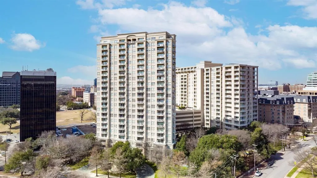 3225 Turtle Creek Boulevard, #820