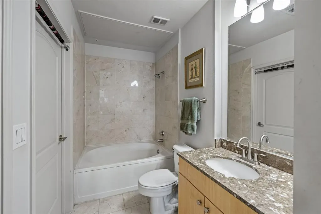 3225 Turtle Creek Boulevard, #820