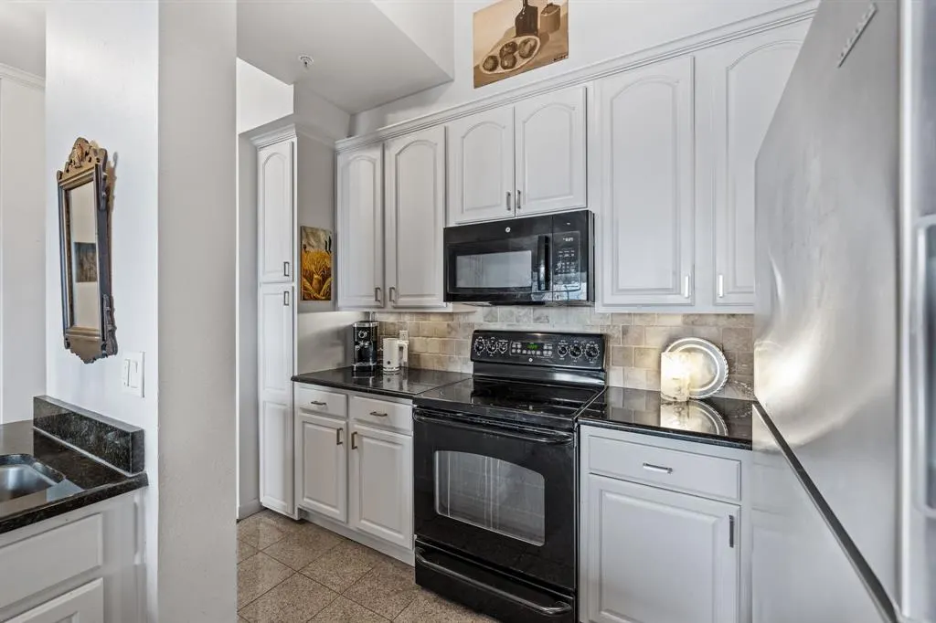 3225 Turtle Creek Boulevard, #820