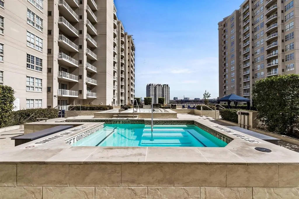 3225 Turtle Creek Boulevard, #820