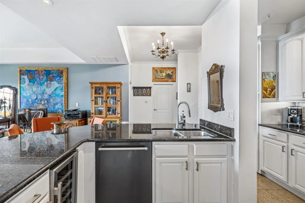 3225 Turtle Creek Boulevard, #820