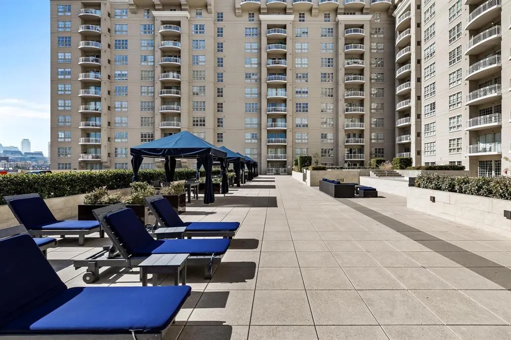 3225 Turtle Creek Boulevard, #820