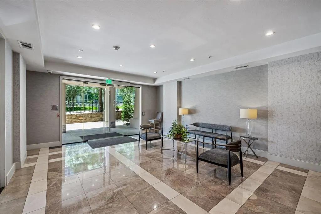 3225 Turtle Creek Boulevard, #820