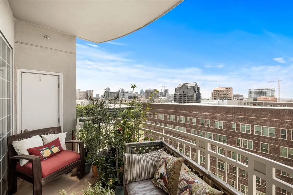 3225 Turtle Creek Boulevard, #820