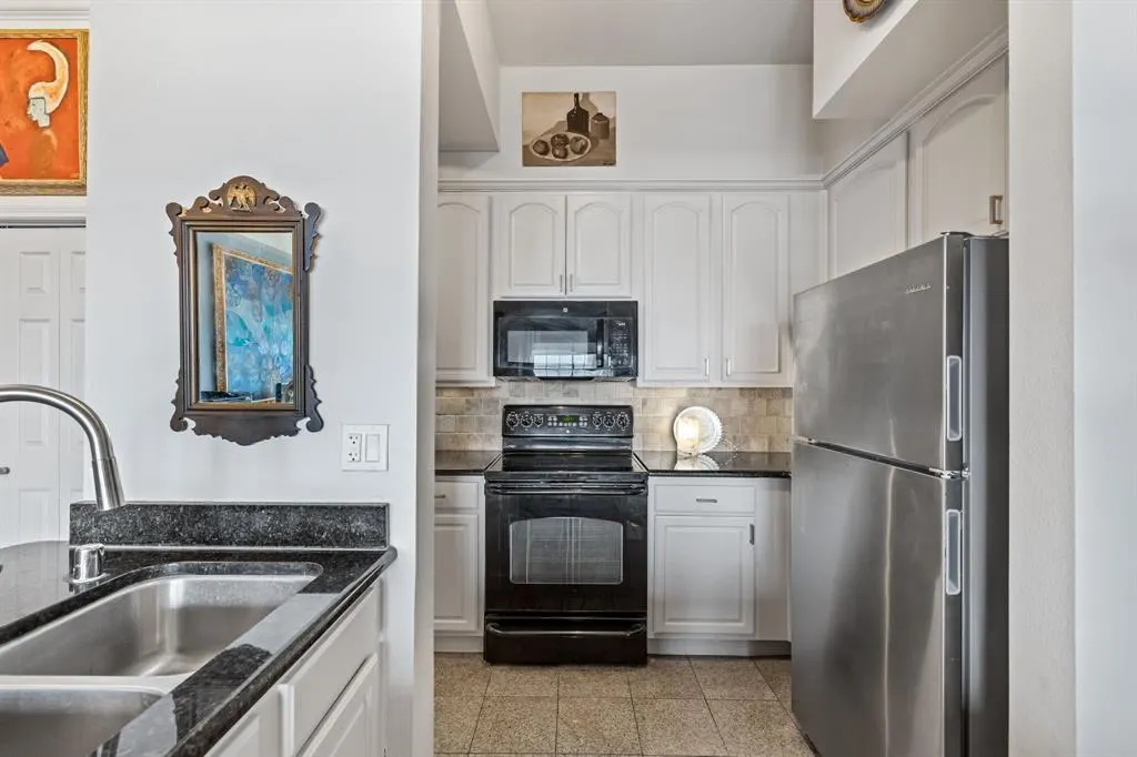 3225 Turtle Creek Boulevard, #820