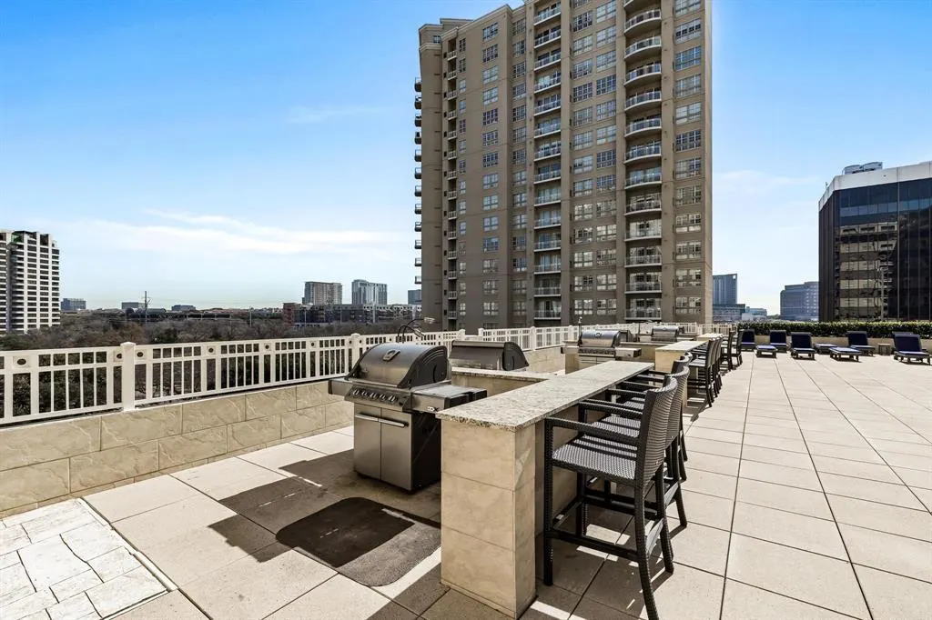 3225 Turtle Creek Boulevard, #820