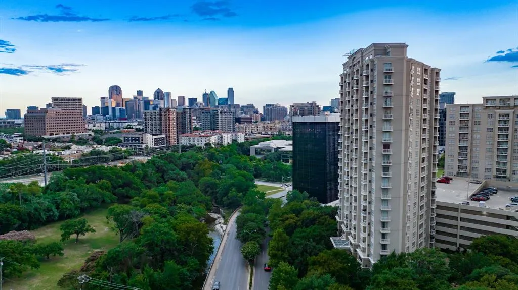 3225 Turtle Creek Boulevard, #820