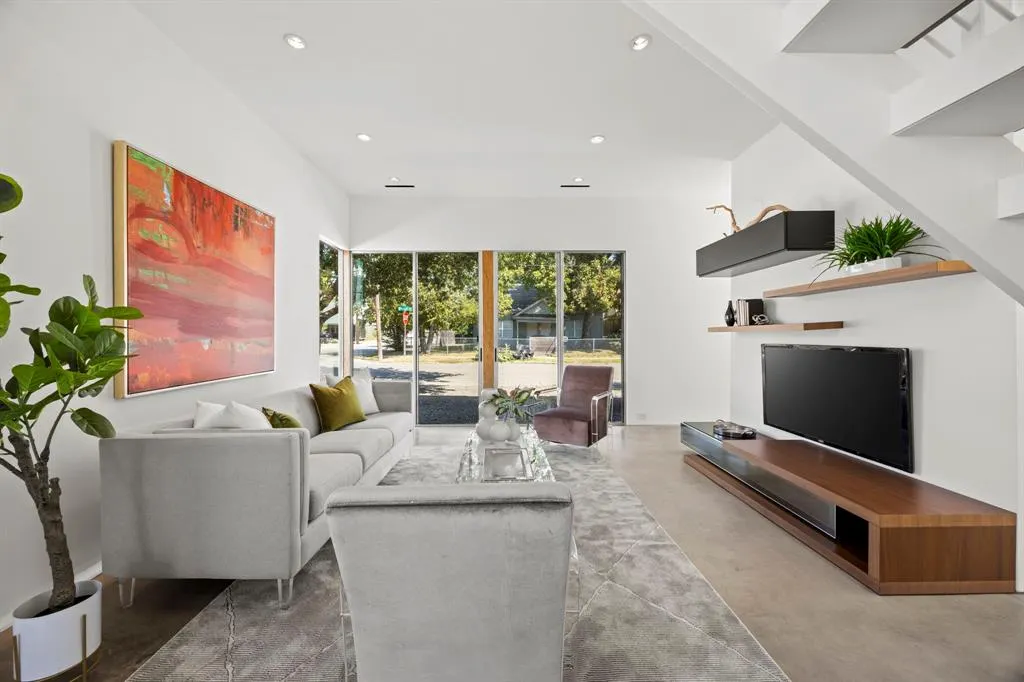 2223 Annex Avenue