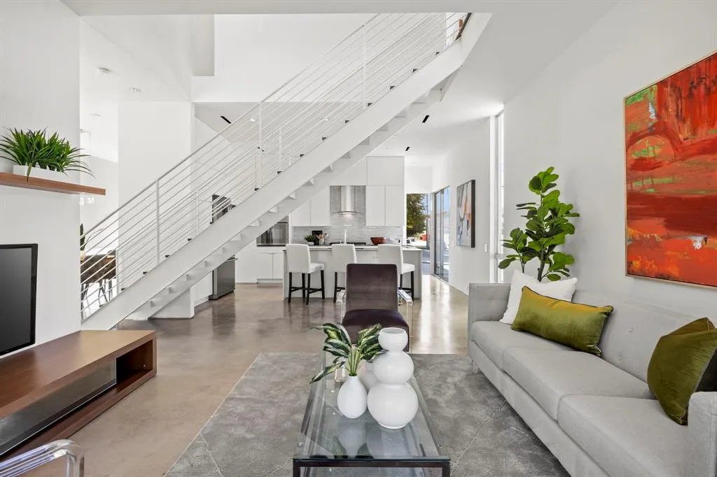 2223 Annex Avenue