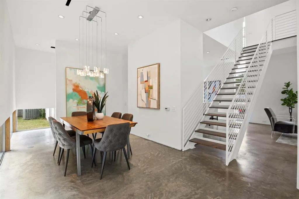 2223 Annex Avenue