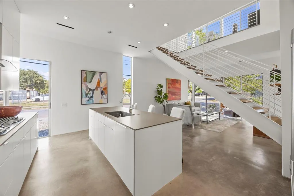 2223 Annex Avenue