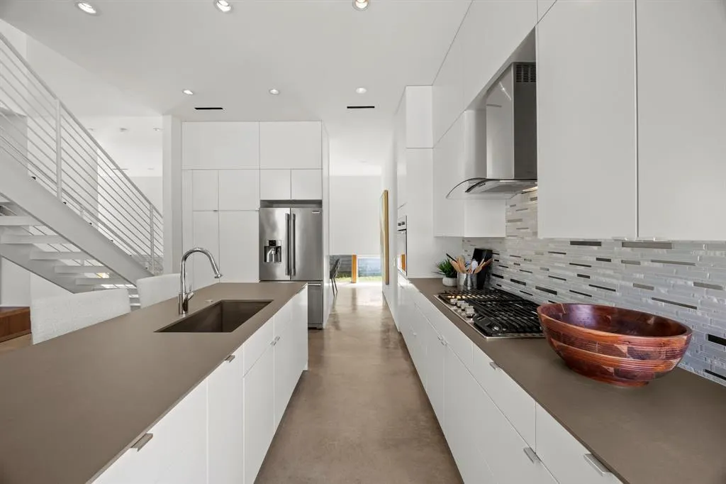 2223 Annex Avenue