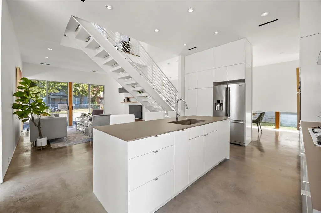 2223 Annex Avenue