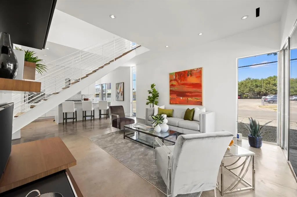 2223 Annex Avenue