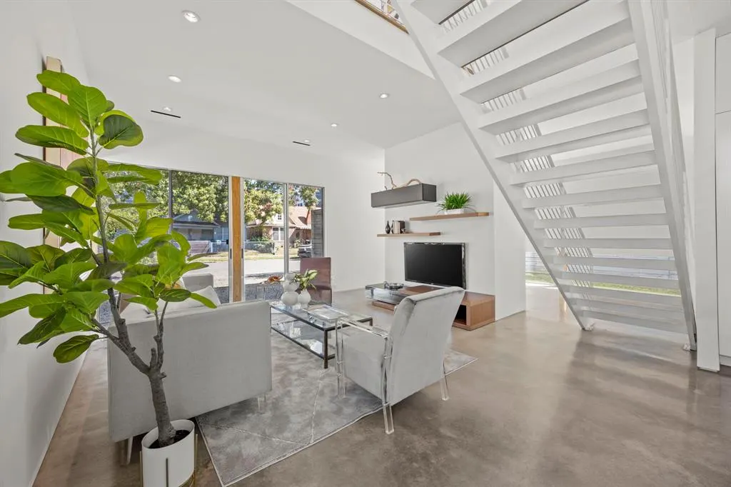 2223 Annex Avenue